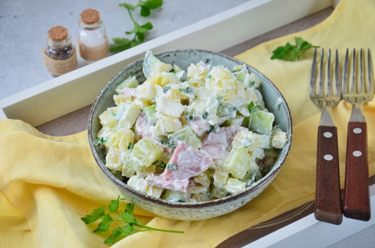 Картофельный салат с копченой колбасой Картофельный салат с копченой колбасой