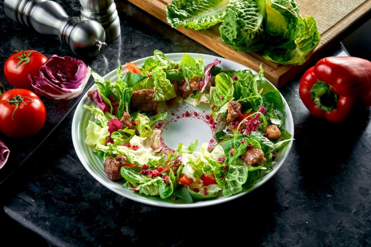 Салат «Венок» с куриной печенью Салат «Венок» с куриной печенью
