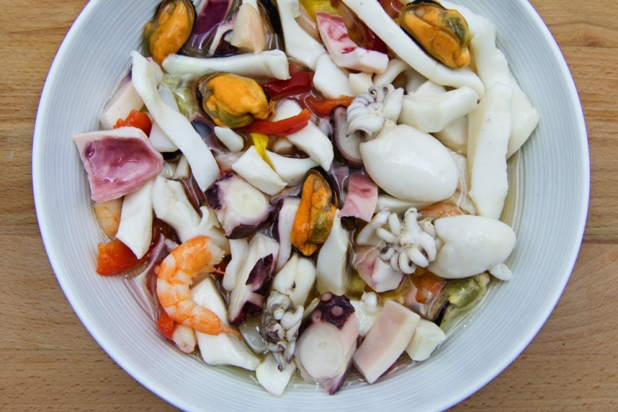 Салат из ассорти морепродуктов Салат из ассорти морепродуктов