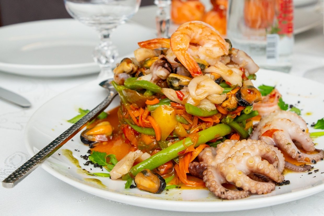 Салат с корейской морковью и морепродуктами Салат с корейской морковью и морепродуктами