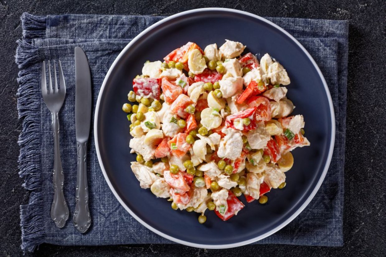 Салат с мясом, маринованными шампиньонами и овощами Салат с мясом, маринованными шампиньонами и овощами
