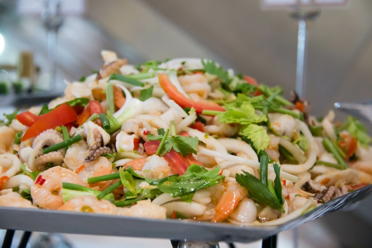 Салат с лапшой и морепродуктами Салат с лапшой и морепродуктами
