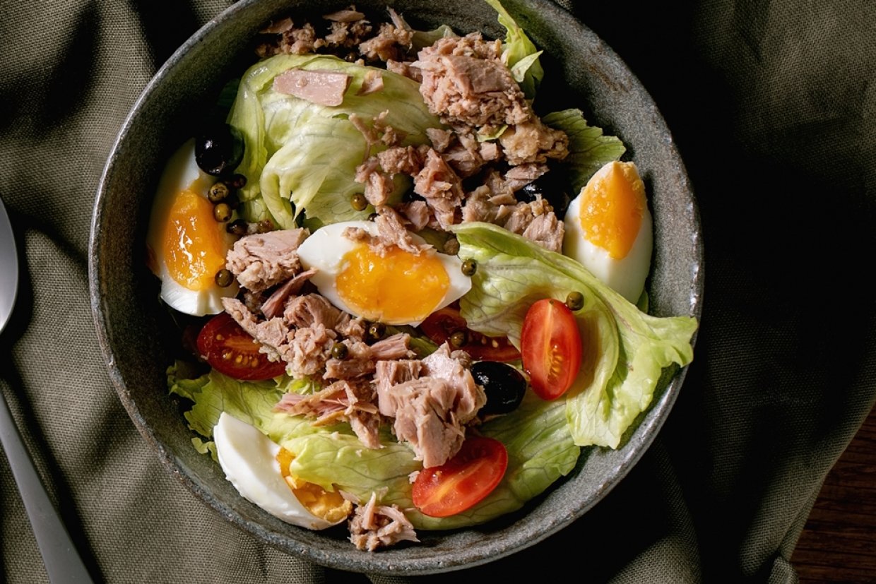 Салат с рыбой и яйцами Салат с рыбой и яйцами