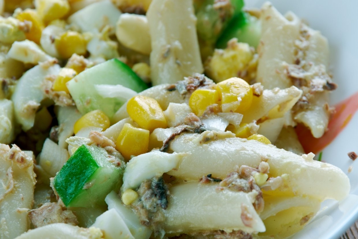 Салат с макаронами и рыбными консервами Салат с макаронами и рыбными консервами