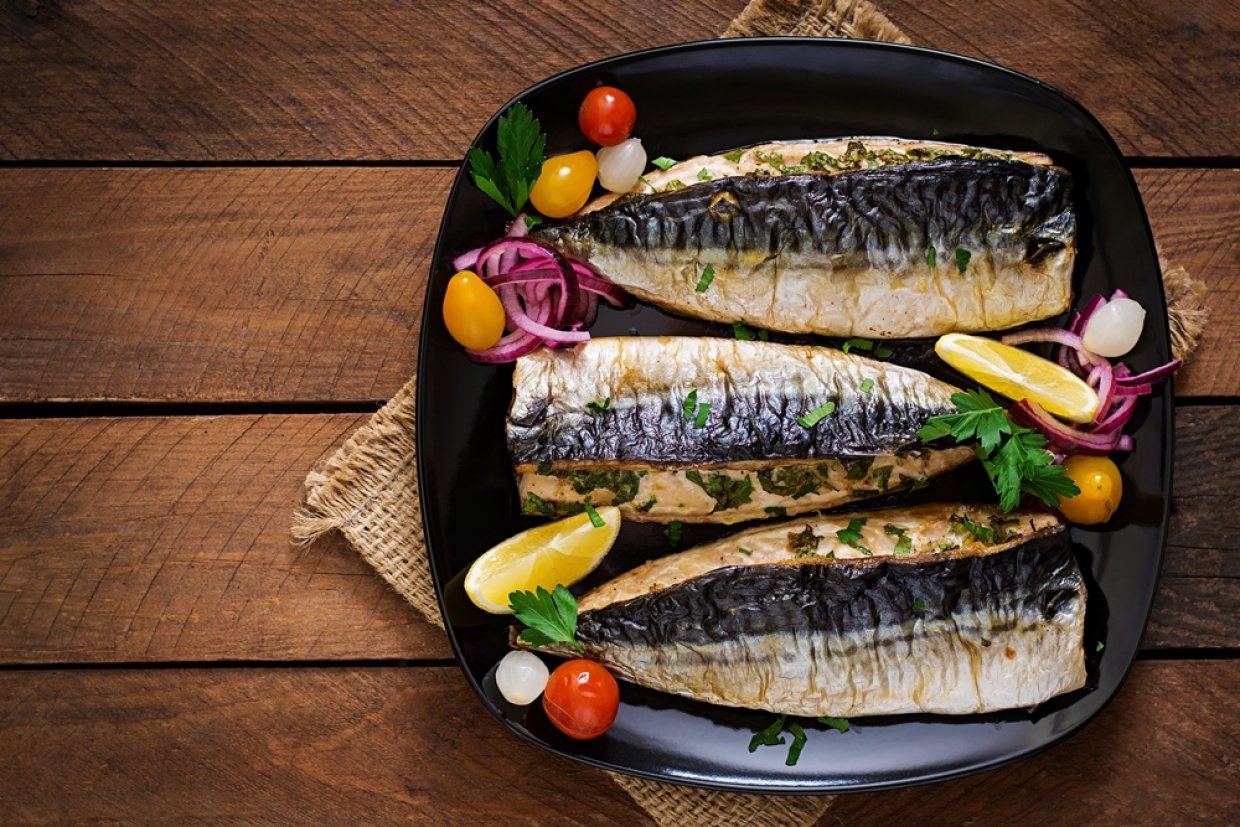 Запеченная скумбрия с травами Запеченная скумбрия с травами