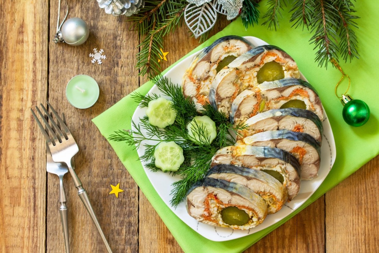 Фаршированная скумбрия с маринованными огурцами в духовке Фаршированная скумбрия с маринованными огурцами в духовке