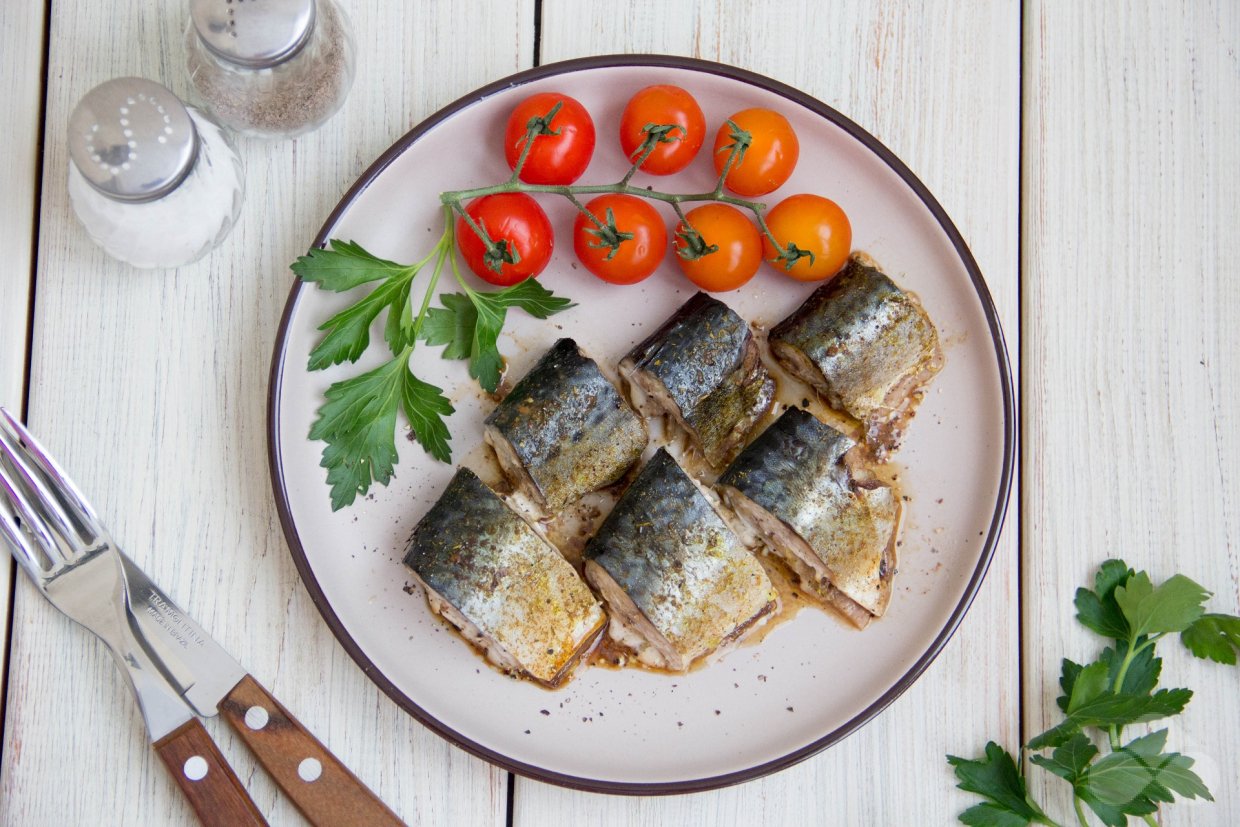 Скумбрия кусочками в духовке – фото приготовления рецепта, шаг 4 Скумбрия кусочками в духовке – фото приготовления рецепта, шаг 4