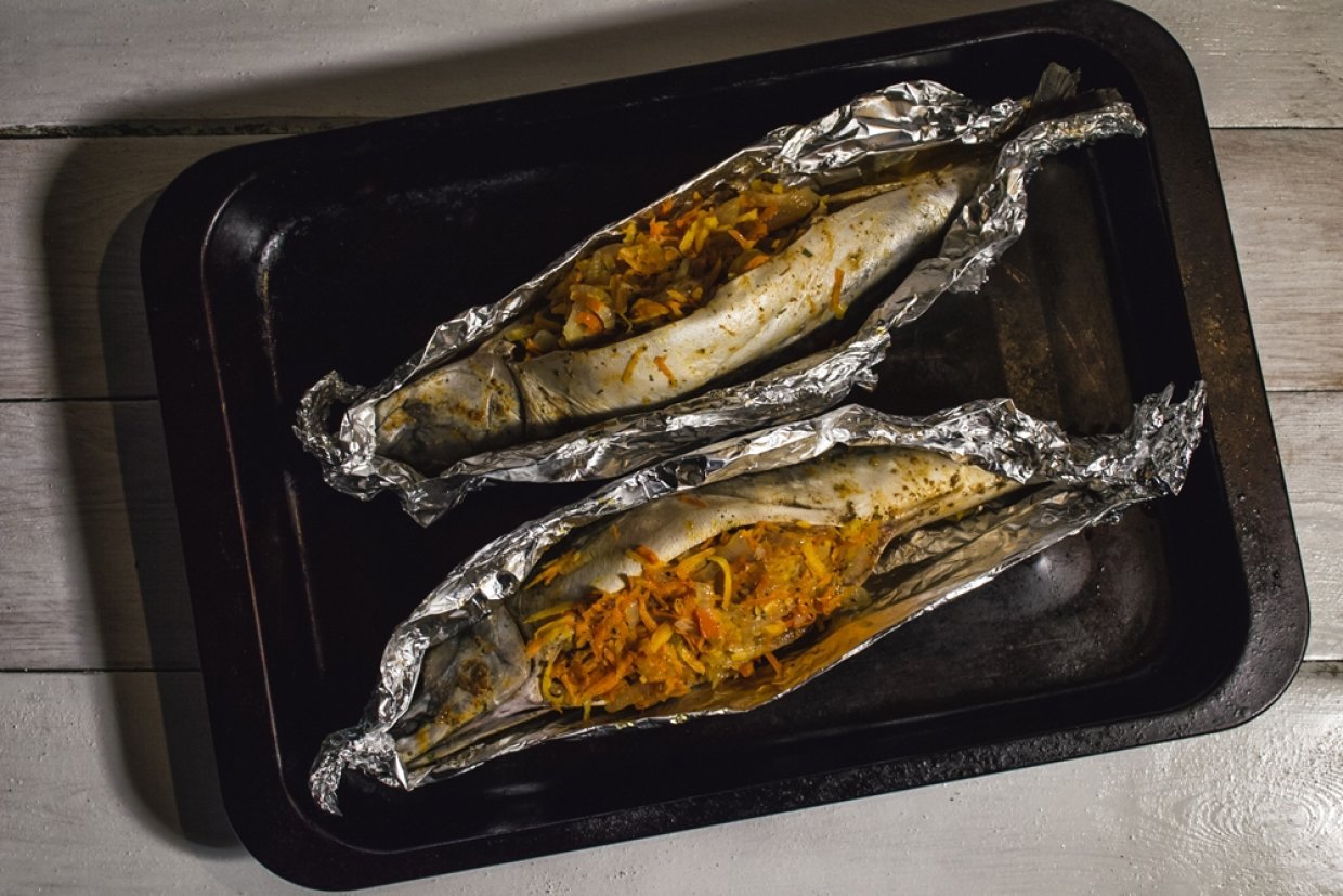 Фаршированная скумбрия с морковью Фаршированная скумбрия с морковью