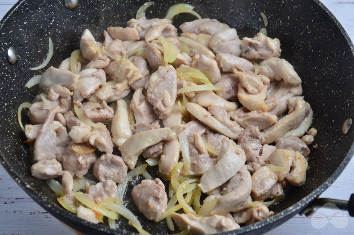 Гуляш из курицы – фото приготовления рецепта, шаг 3