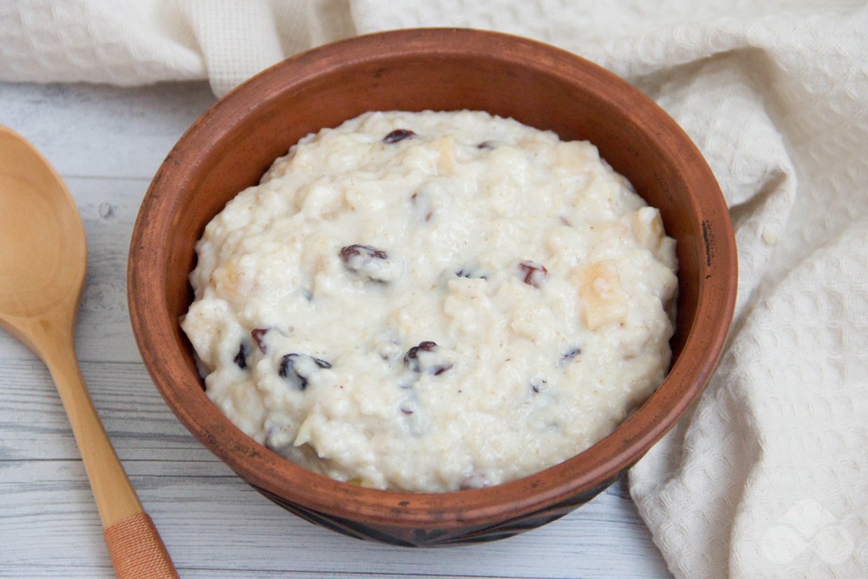 Овсяная каша с яблоком и изюмом в мультиварке – фото приготовления рецепта, шаг 5