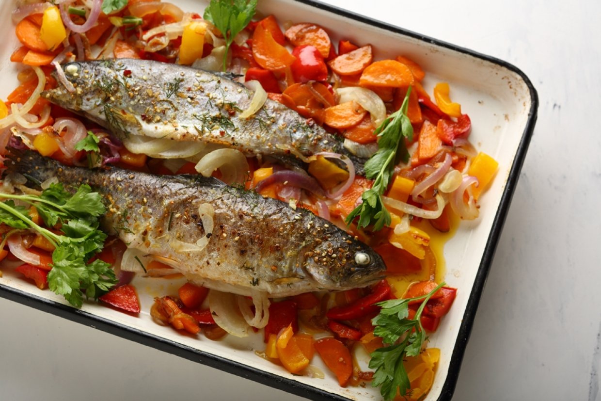 Запеченная форель с овощами Запеченная форель с овощами