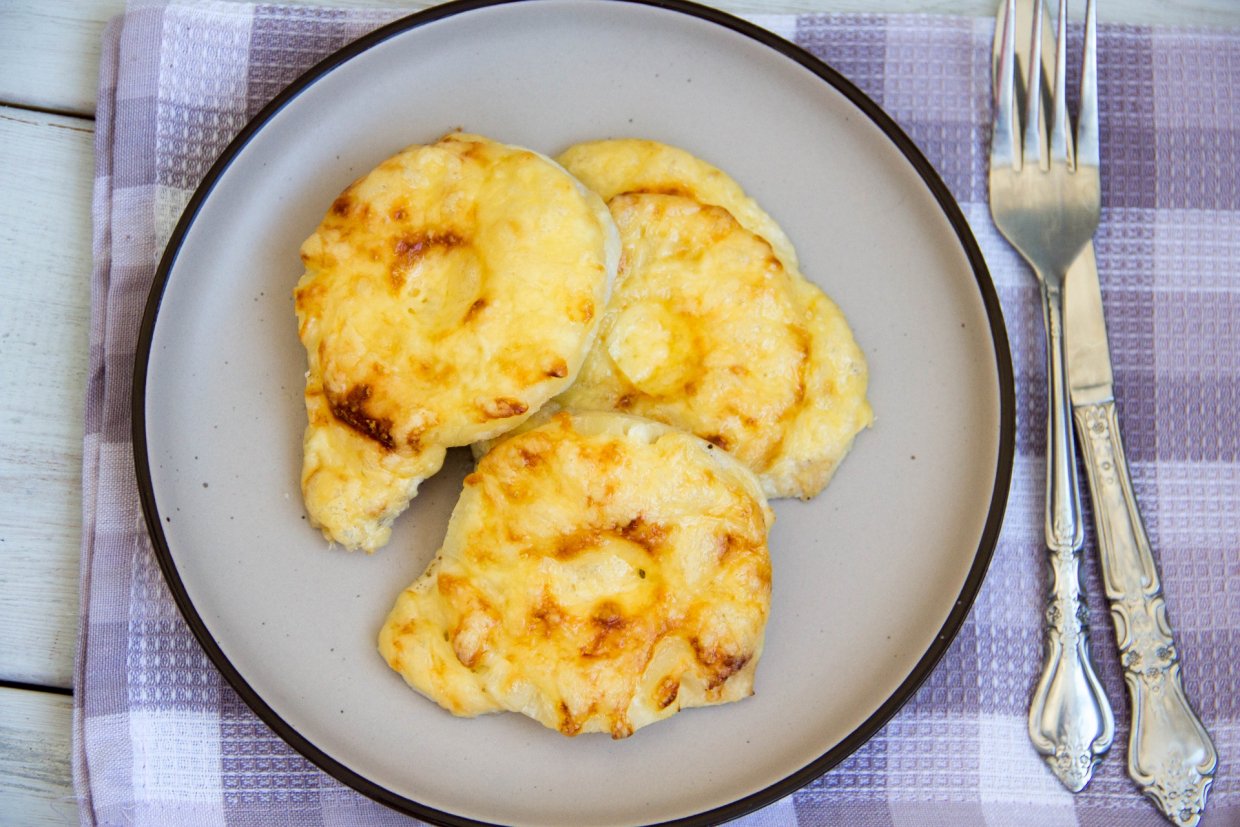 Отбивные из курицы с ананасами и сыром в духовке Отбивные из курицы с ананасами и сыром в духовке