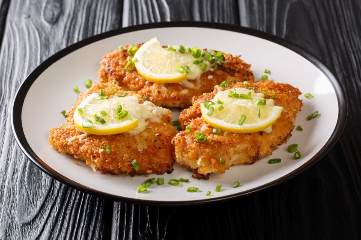 Куриные отбивные, запеченные в сырной панировке Куриные отбивные, запеченные в сырной панировке