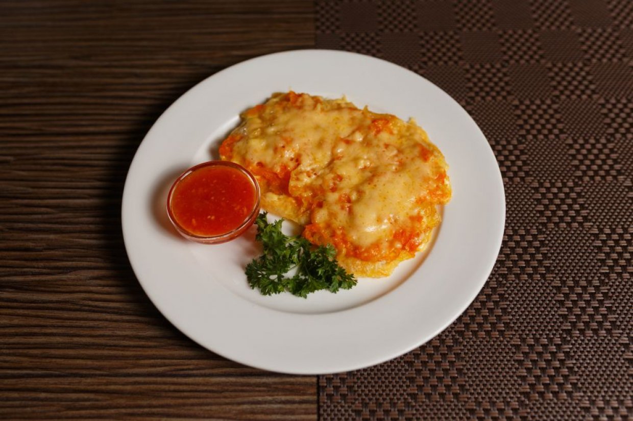 Отбивные из курицы с помидорами, сыром и карри в духовке Отбивные из курицы с помидорами, сыром и карри в духовке