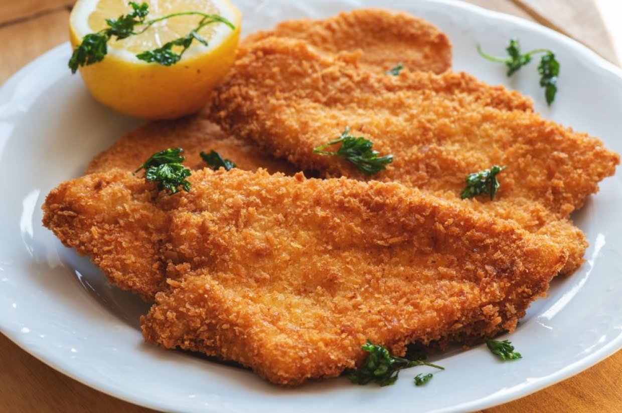 Отбивные из индейки, запеченные в панировке из кукурузных хлопьев Отбивные из индейки, запеченные в панировке из кукурузных хлопьев