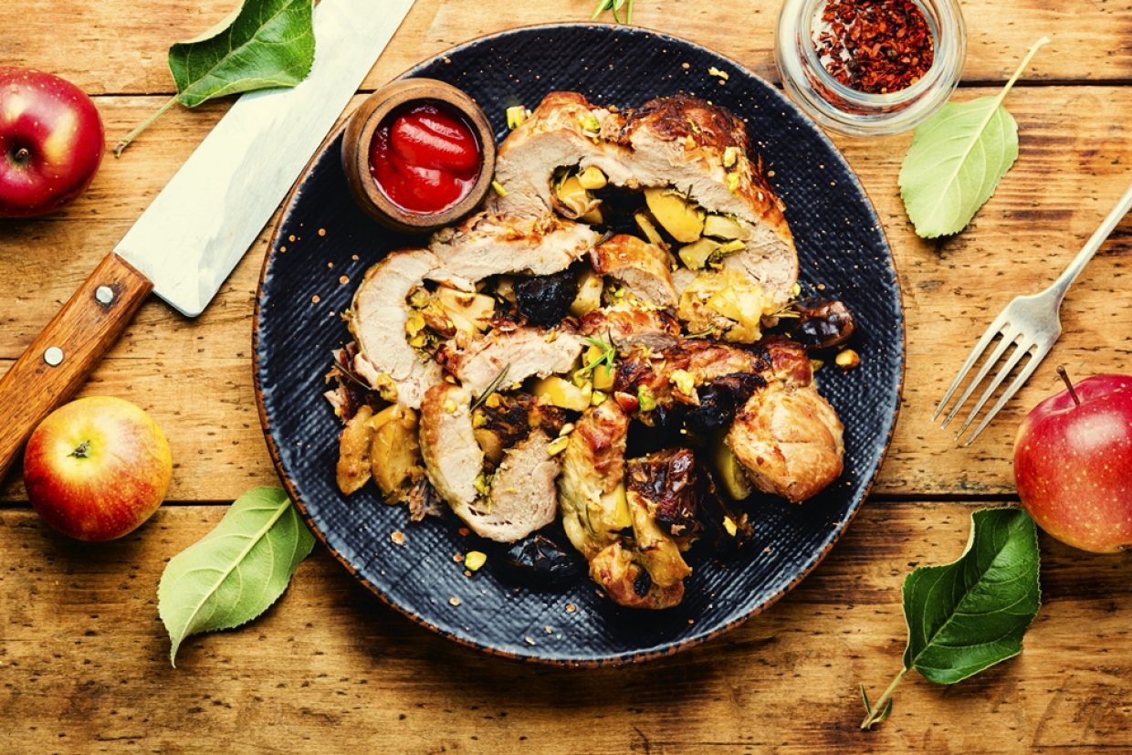 Рулет из свинины с яблоками Рулет из свинины с яблоками
