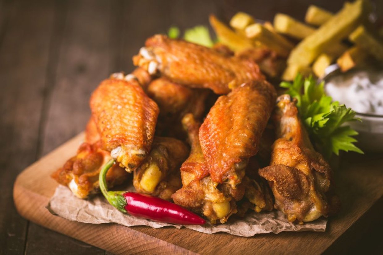 Куриные крылышки с паприкой и карри в духовке Куриные крылышки с паприкой и карри в духовке