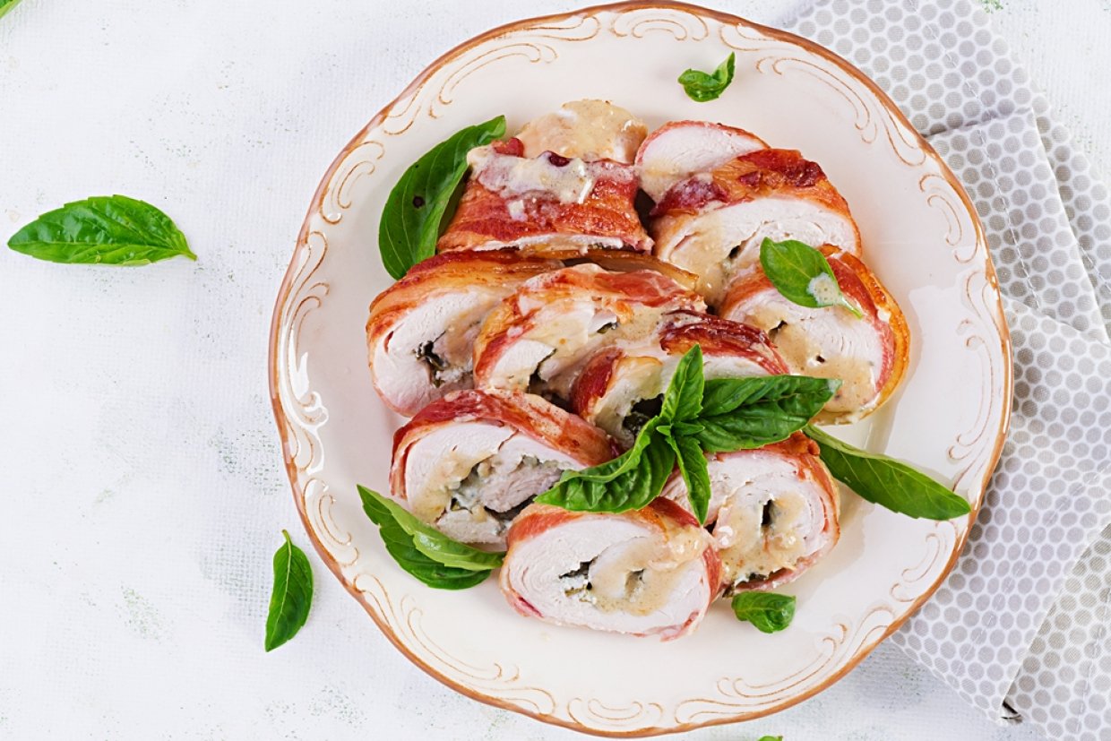 Куриный рулет с базиликом и сыром Куриный рулет с базиликом и сыром