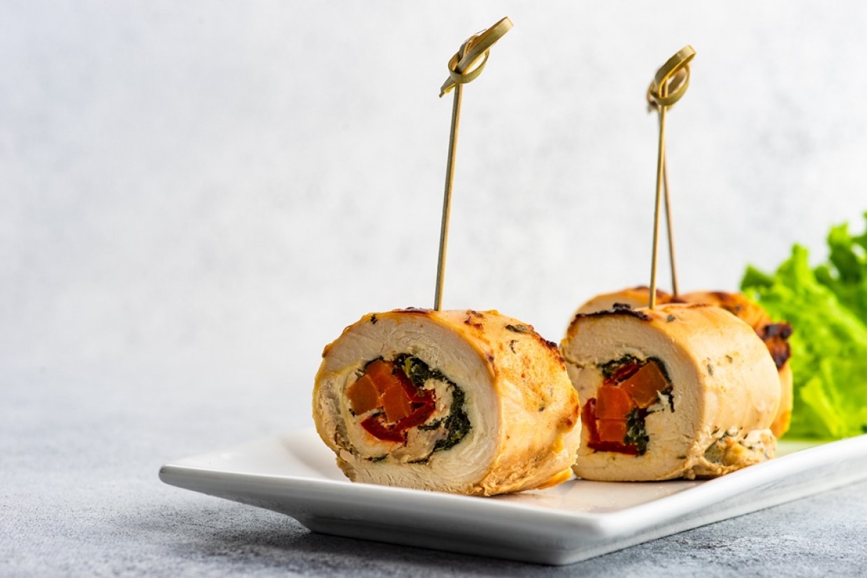 Куриный рулет с овощами Куриный рулет с овощами