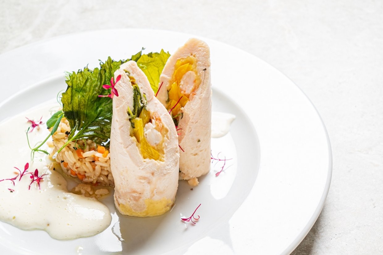 Куриный рулет с манго и ананасами Куриный рулет с манго и ананасами
