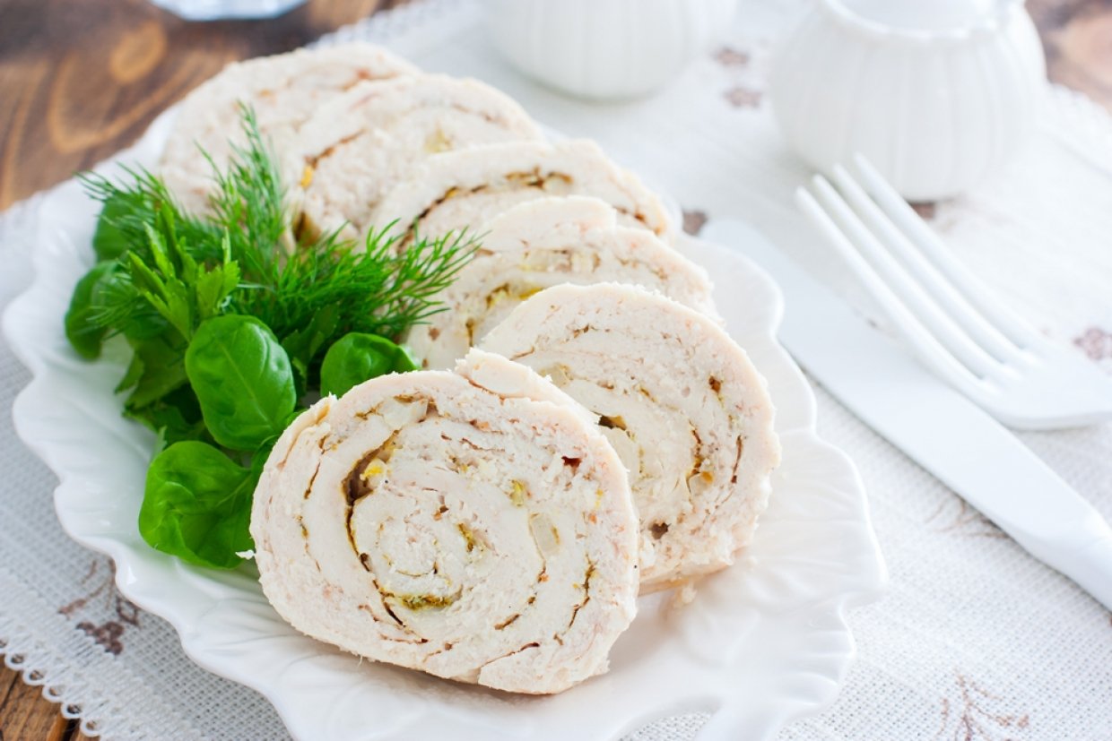 Вареный куриный рулет Вареный куриный рулет