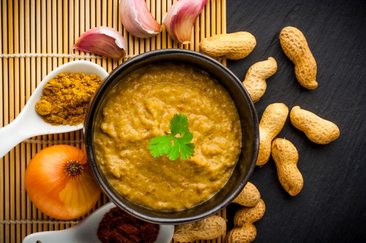 Острый соус из арахиса с чесноком и луком Острый соус из арахиса с чесноком и луком