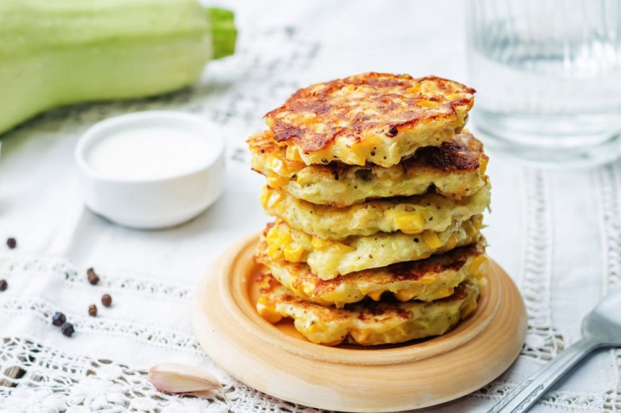 Оладьи из кабачков и консервированной кукурузы
