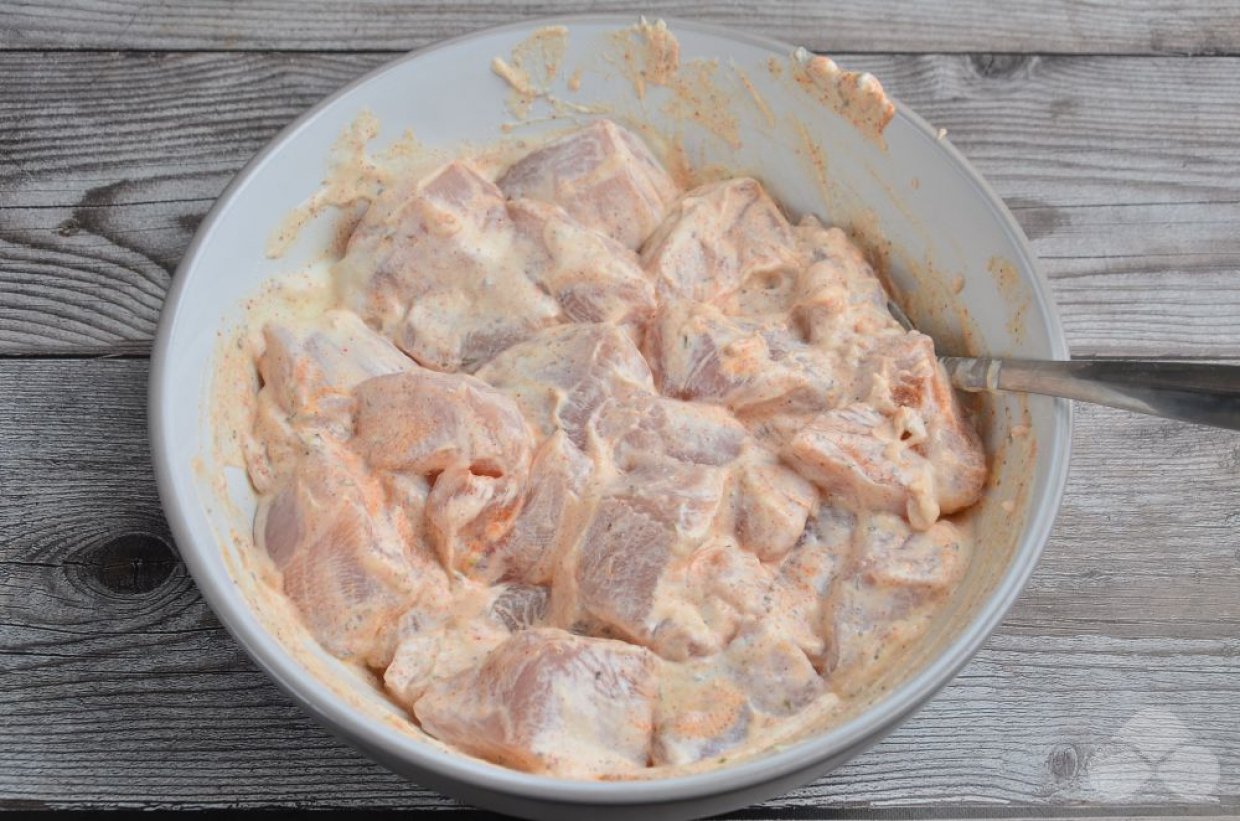 Картофель, запеченный с курицей и помидорами – фото приготовления рецепта, шаг 3 Картофель, запеченный с курицей и помидорами – фото приготовления рецепта, шаг 3