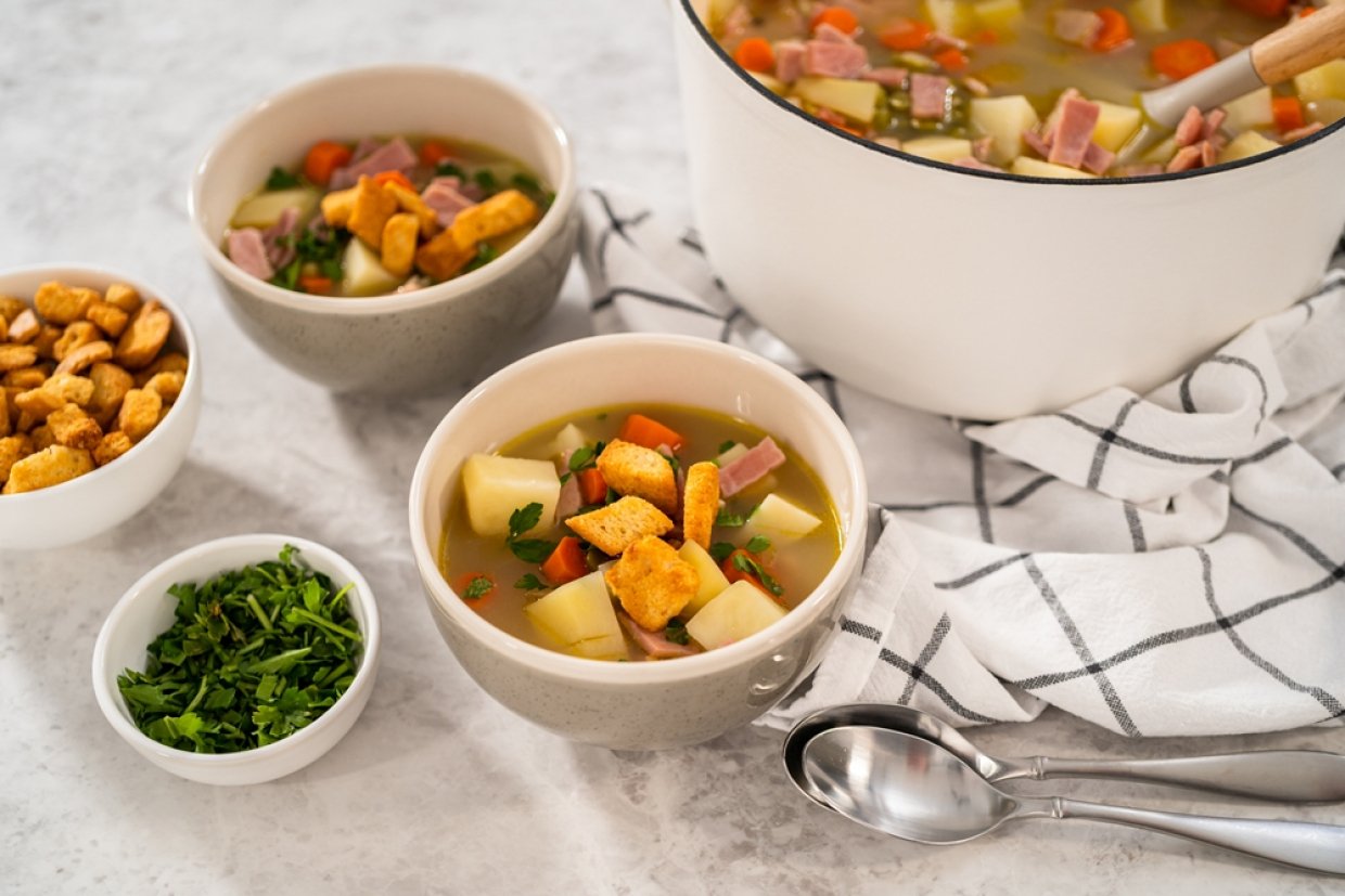 Гороховый суп с картофелем и овощами Гороховый суп с картофелем и овощами