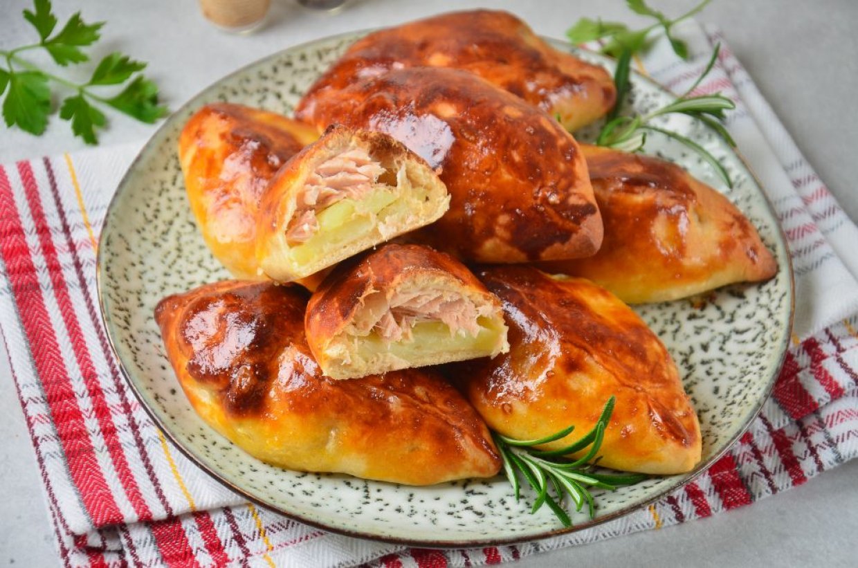 Пирожки с лососем и картошкой Пирожки с лососем и картошкой