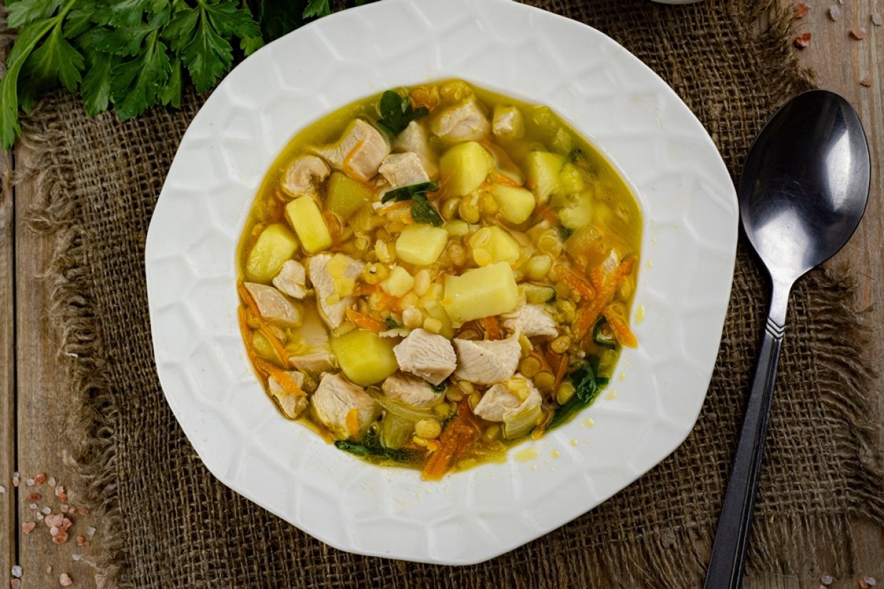 Простой гороховый суп с курицей Простой гороховый суп с курицей