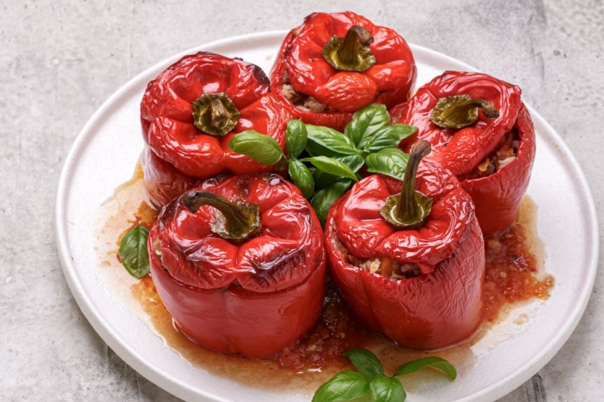 Перец, фаршированный с грибами и говяжьим фаршем Перец, фаршированный с грибами и говяжьим фаршем