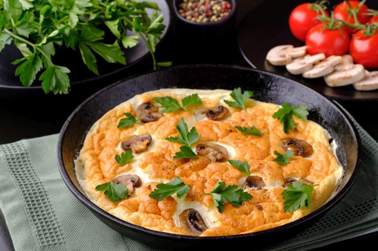 Омлет с шампиньонами и чесноком в духовке Омлет с шампиньонами и чесноком в духовке