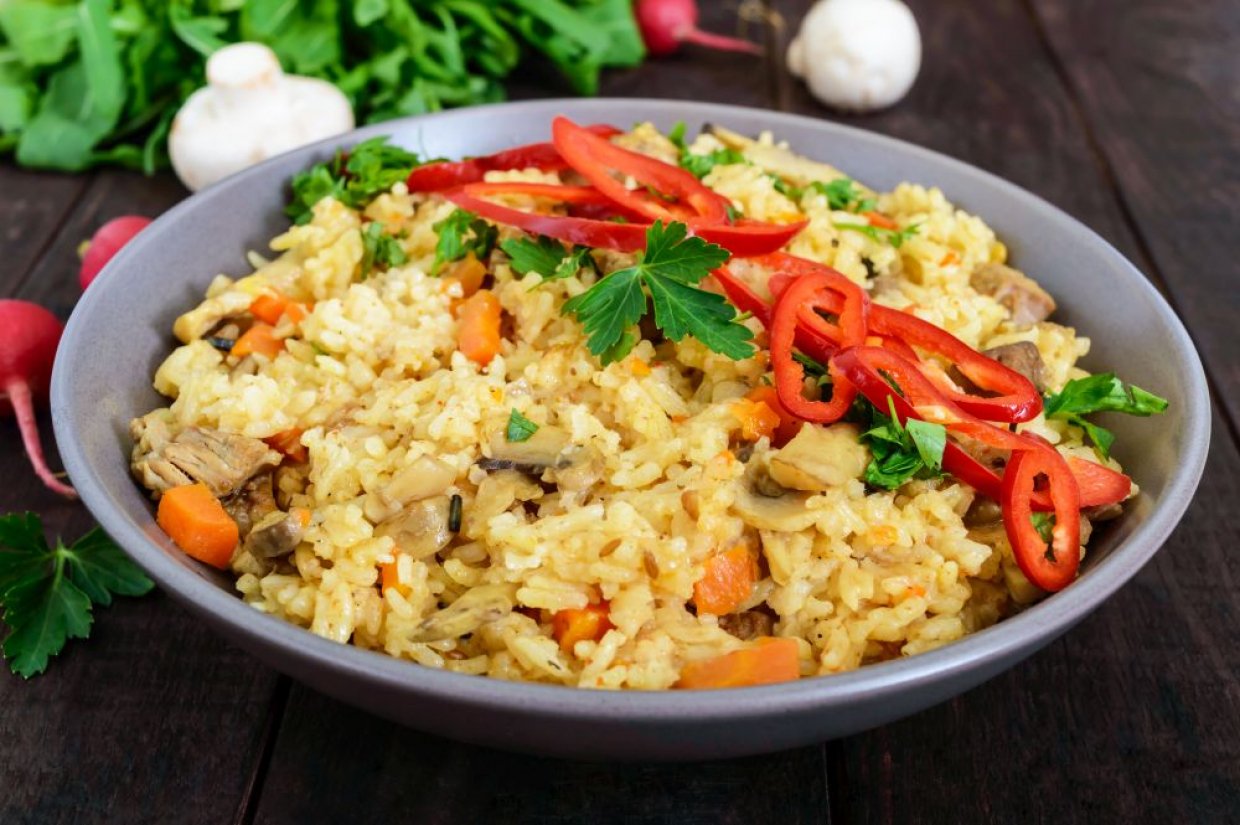 Плов с курицей и шампиньонами в мультиварке Плов с курицей и шампиньонами в мультиварке