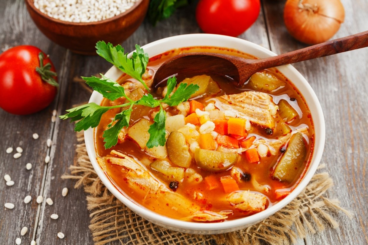 Томатный рассольник с курицей Томатный рассольник с курицей