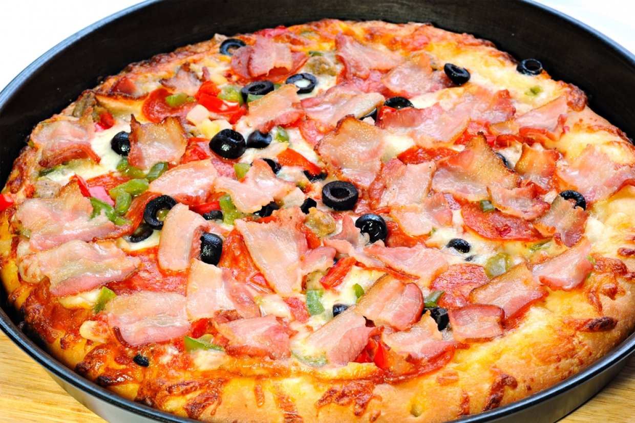 Пицца с беконом и перцем Пицца с беконом и перцем