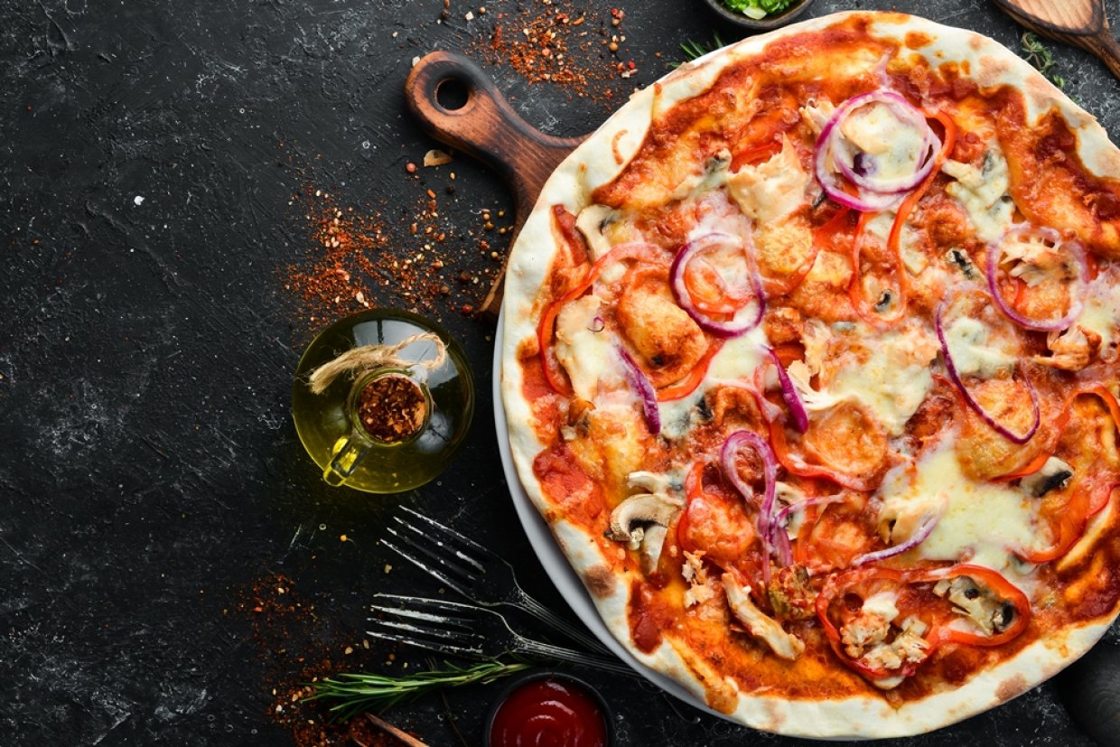 Пицца с курицей, грибами и ананасами Пицца с курицей, грибами и ананасами