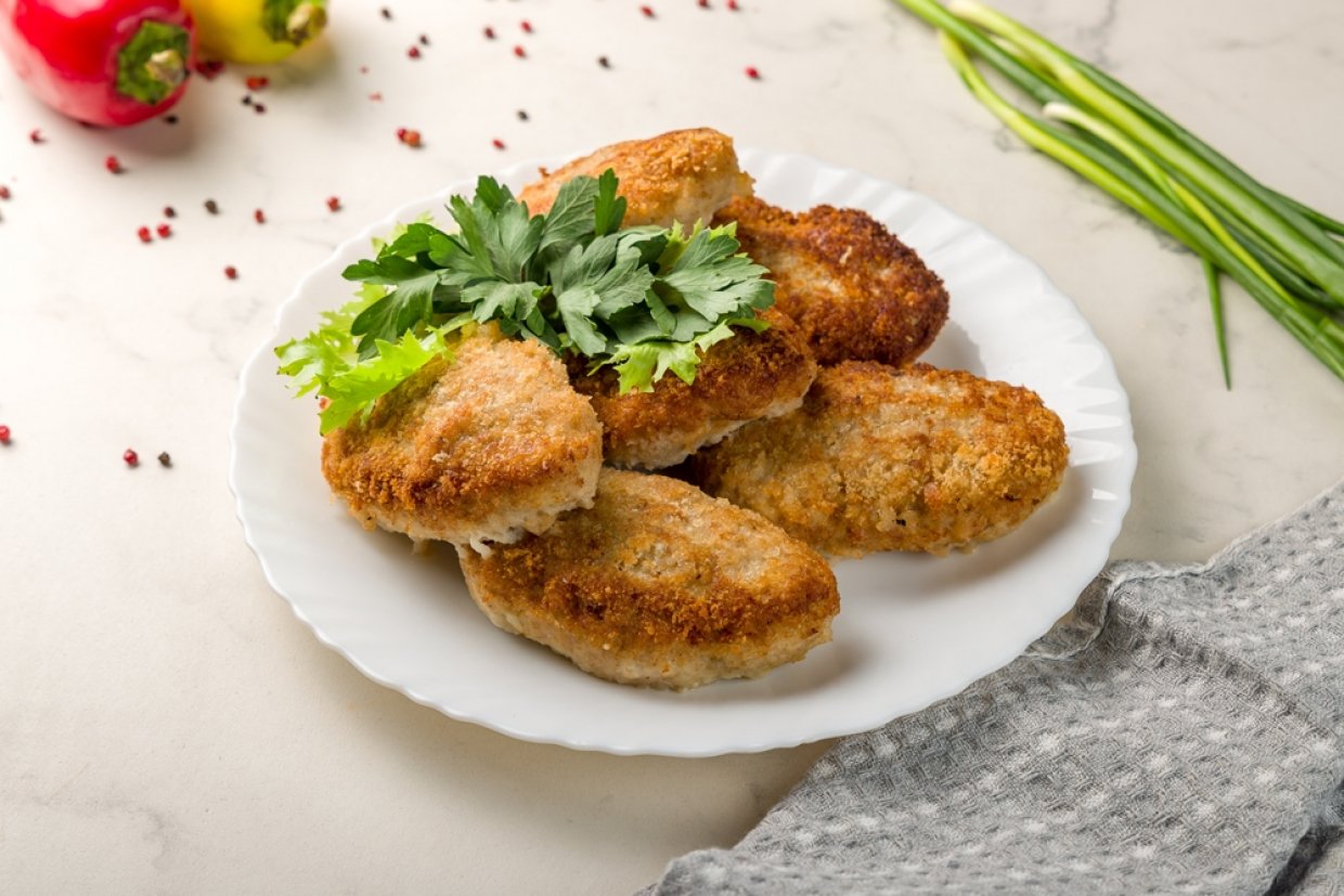 Куриные котлеты с зеленым луком Куриные котлеты с зеленым луком