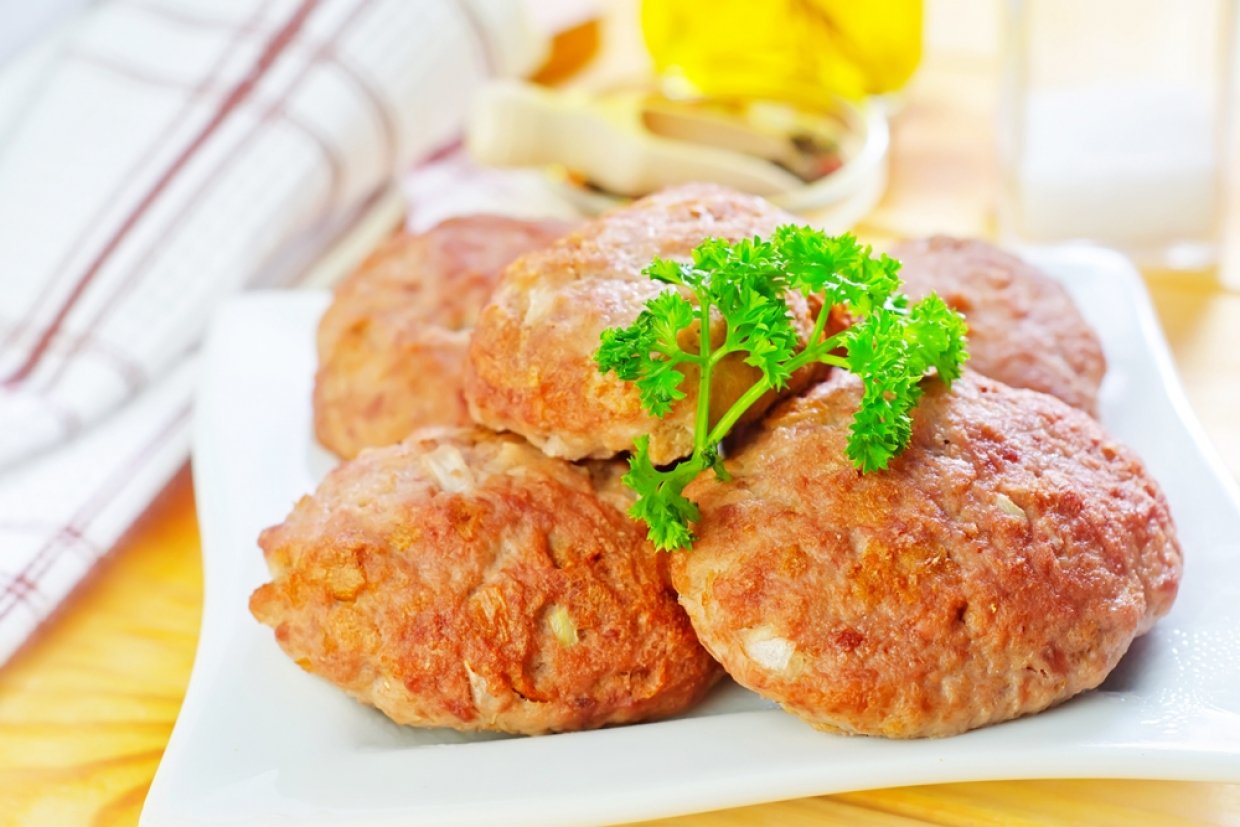 Сочные котлеты из куриного фарша с сыром Сочные котлеты из куриного фарша с сыром