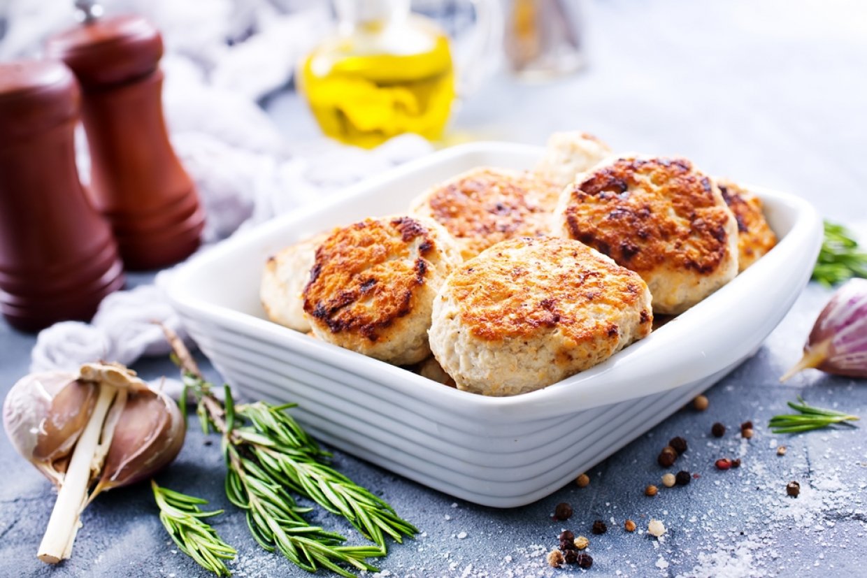 Куриные котлеты с розмарином в духовке Куриные котлеты с розмарином в духовке