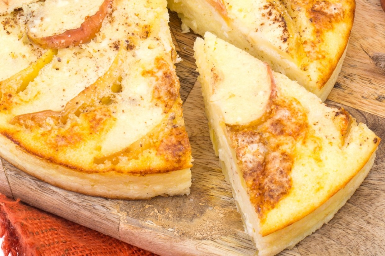 Творожная запеканка с яблоками и корицей Творожная запеканка с яблоками и корицей