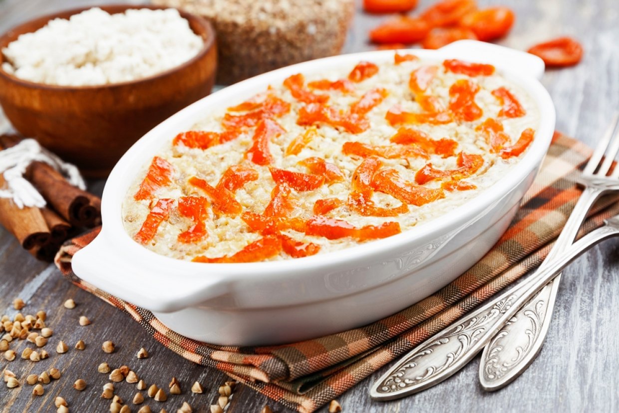 Творожная запеканка с курагой и гречкой Творожная запеканка с курагой и гречкой