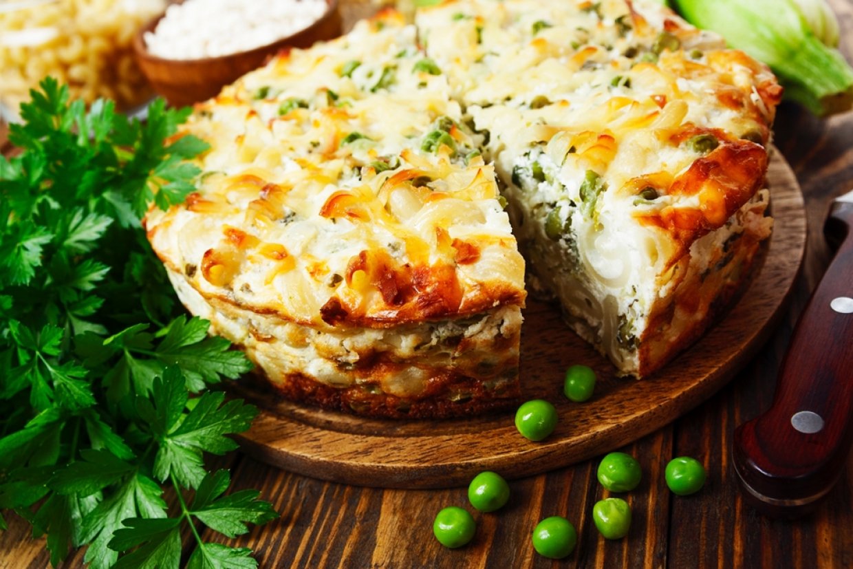Творожная запеканка с макаронами и зеленым горошком Творожная запеканка с макаронами и зеленым горошком