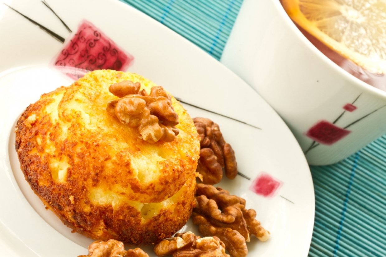 Творожная запеканка с лимоном и орехами