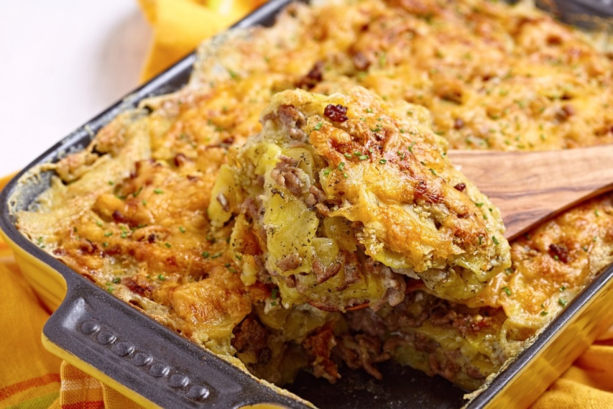 Картофельная запеканка с беконом и фаршем Картофельная запеканка с беконом и фаршем