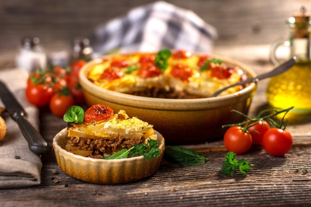 Картофельная запеканка с фаршем и помидорами черри Картофельная запеканка с фаршем и помидорами черри
