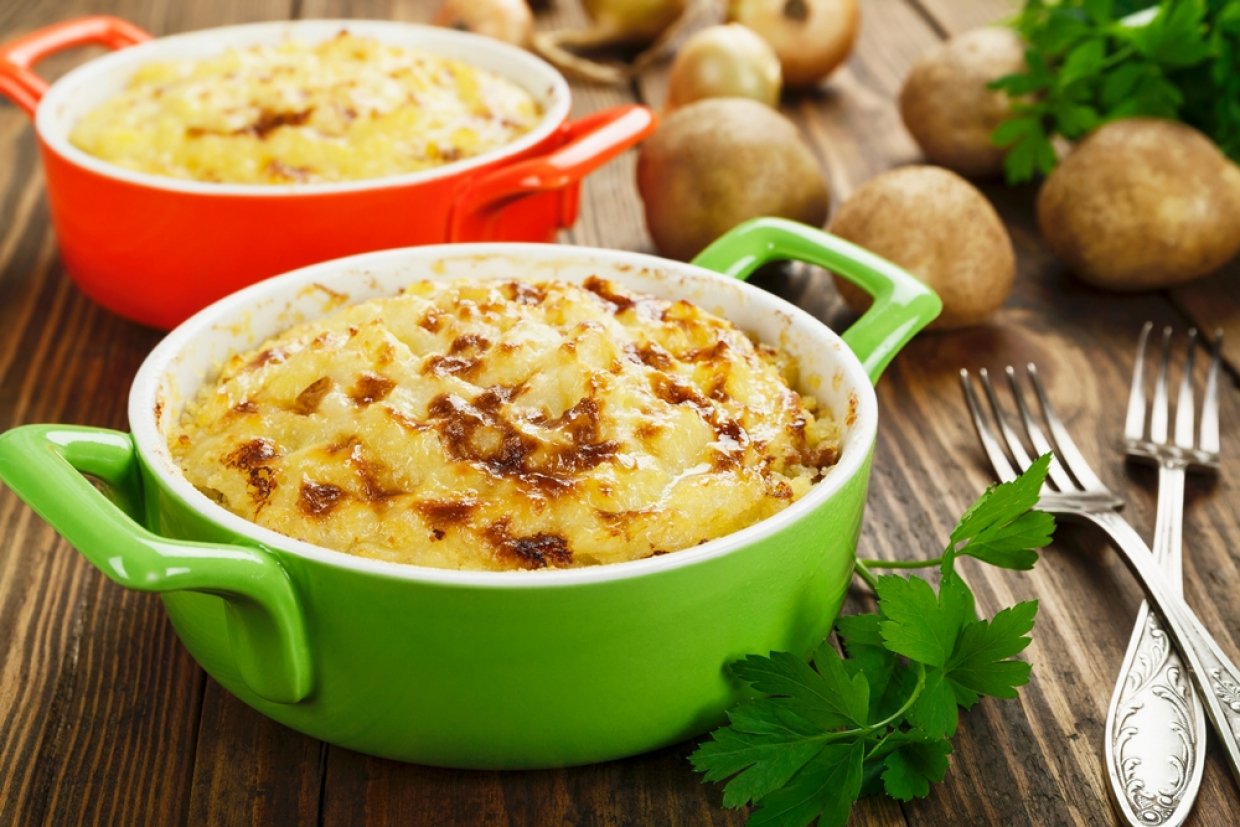 Картофельная запеканка с фаршем и зеленью Картофельная запеканка с фаршем и зеленью