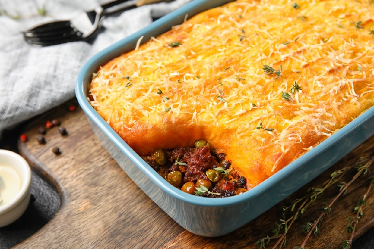 Картофельная запеканка с фаршем и зеленым горошком Картофельная запеканка с фаршем и зеленым горошком
