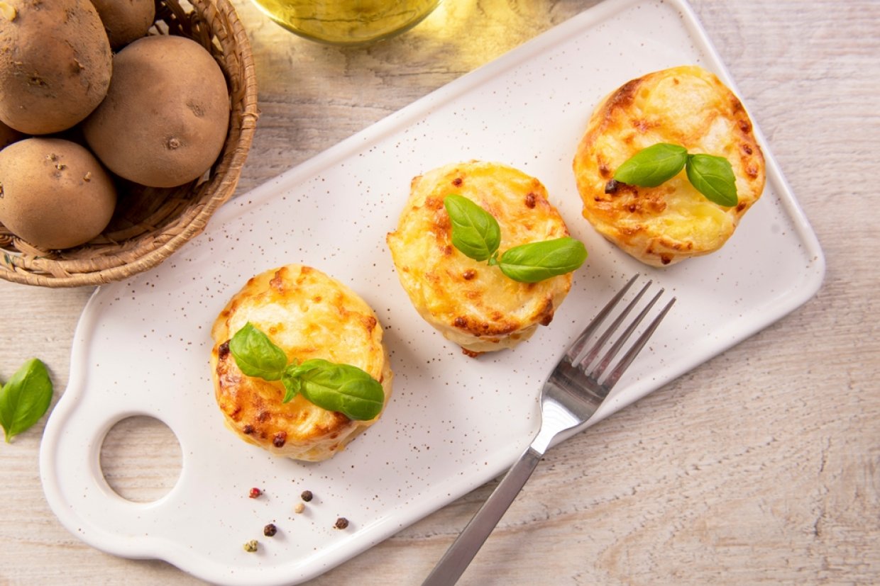 Порционная картофельная запеканка с курицей в духовке Порционная картофельная запеканка с курицей в духовке