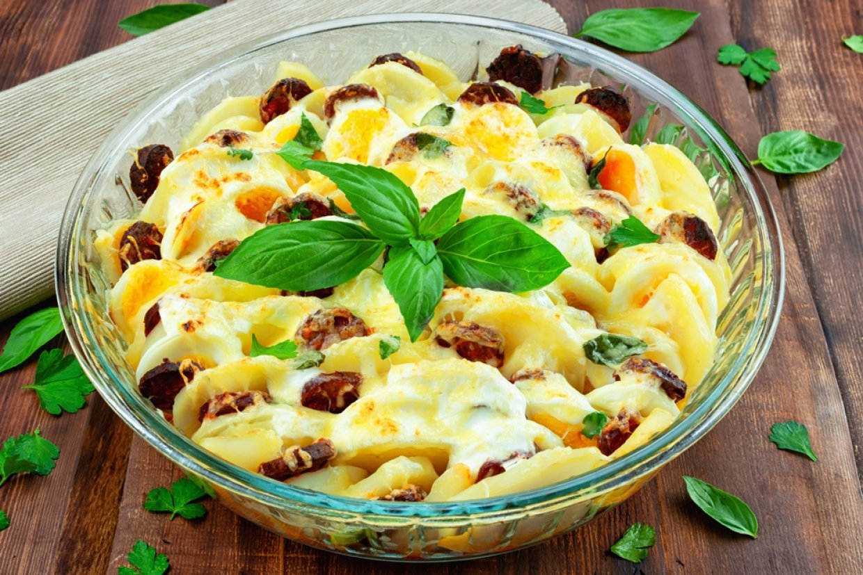 Картофельная запеканка с сосисками Картофельная запеканка с сосисками